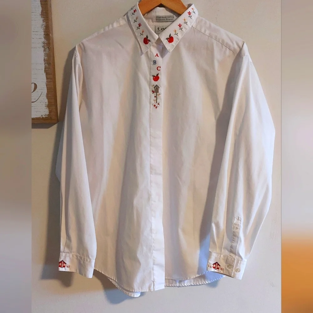 Vintage Tabi International Embroidered school teacher blouse. - Picture 2 of 6
